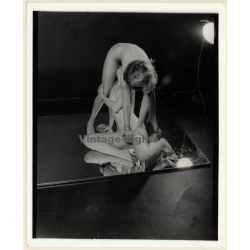 Erotic Study By T.Liori: 2 Nude Girlfriends On Mirror *7 / Lesbian INT (Vintage Photo KORENJAK 1970s/1980s)