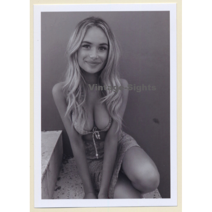 Erotic Study: Slim Busty Blonde Kneeling / Smile (B/W Photo ~2000s)