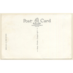 Hastings / United Kingdom: Carlisle Parade, Pier - Sussex (Vintage RPPC)