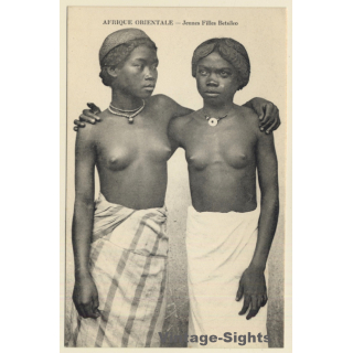 Afrique Occidentale: Guinea - Jeune Filles Betsileo / Risqué - Ethnic Nude (Vintage PC ~1910s)