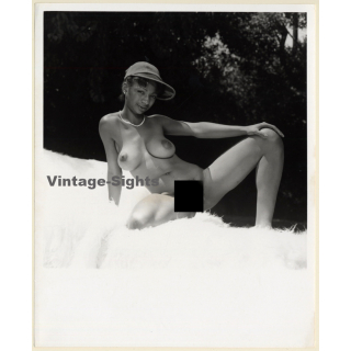 Erotic Study: Busty Slim Dark-Skinned Nude *1 / Sun Visor (Vintage Photo KORENJAK 1970s/1980s)