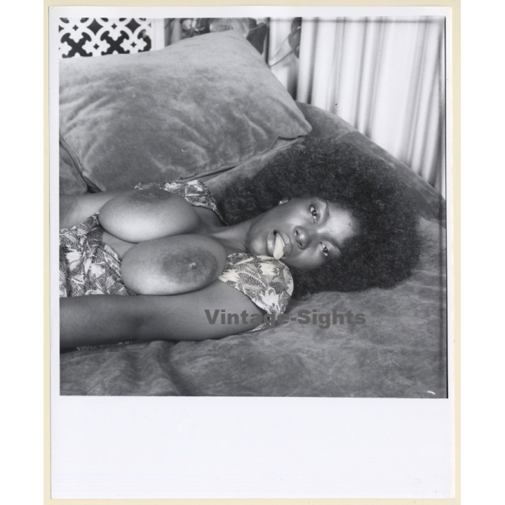 Erotic Study: Pretty Busty Dark-Skinned Semi Nude With Afro *1 (Vintage Photo KORENJAK 1970s/1980s)
