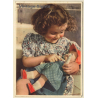 Mädchen spielt mit Käthe Kruse Puppe *2 (Vintage PC 1942)