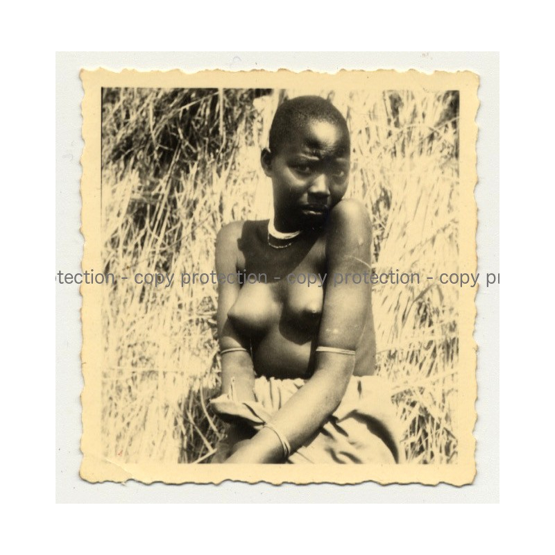 Topless African Woman In Grass / Congo? (Vintage Photo 1940s/1950s)