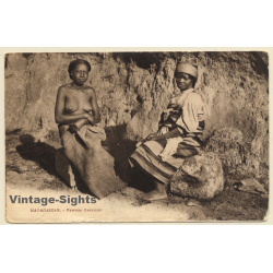 Madagascar: Femmes Betsileo / Topless - Risqué - Ethnic (Vintage PC ~1910s/1920s)