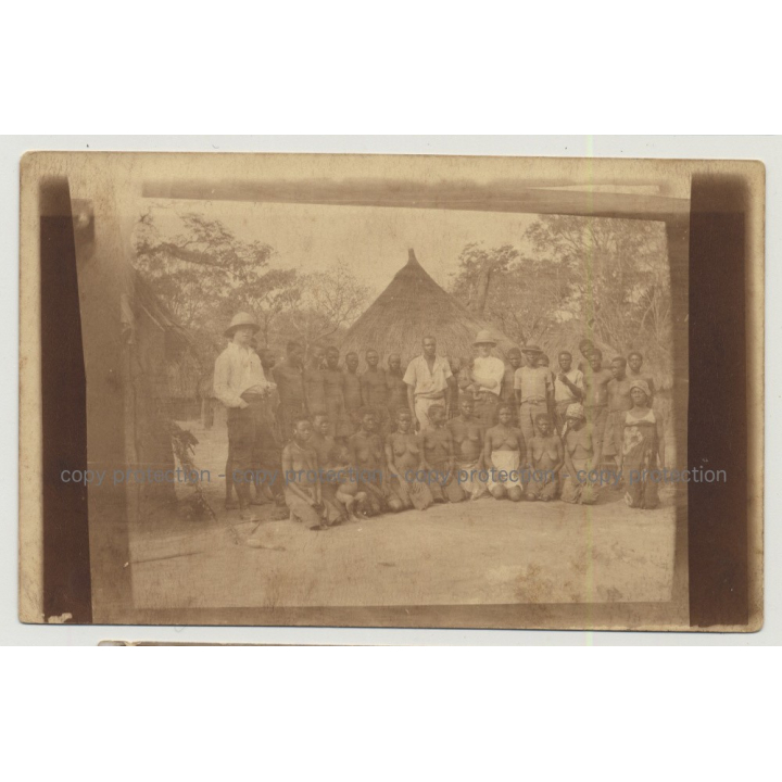 2 White Men W. African Tribe / Colonial Time - Congo? (Vintage Photo B/W 1910s/1920s)