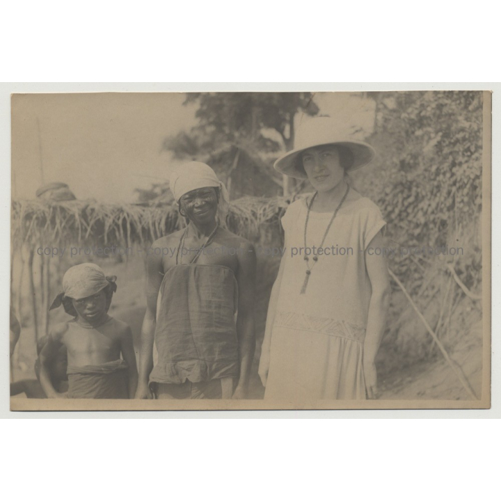 Belgian Woman w. African Woman & Boy - Lisala / Congo (Vintage Photo B/W 1926)