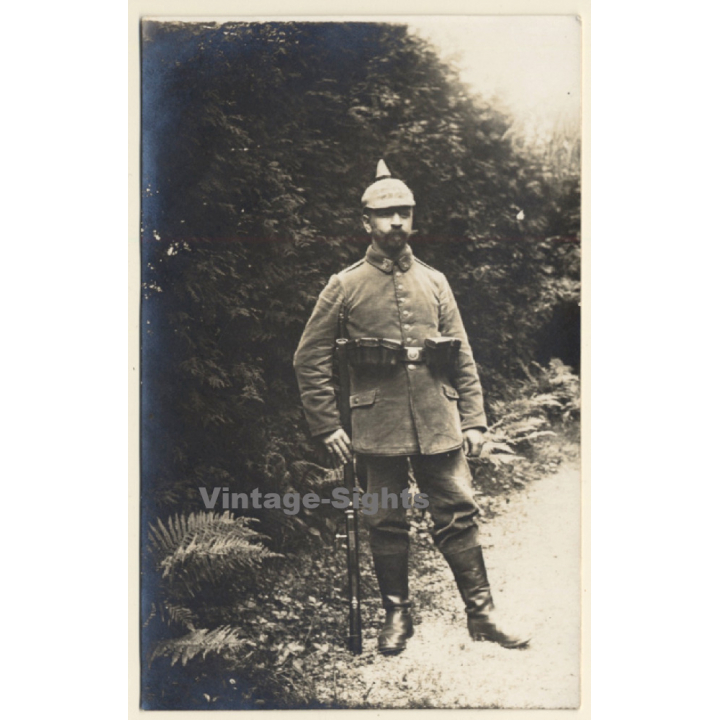 WW1: German Soldier In Uniform / Pickelhaube (Vintage RPPC 1916)