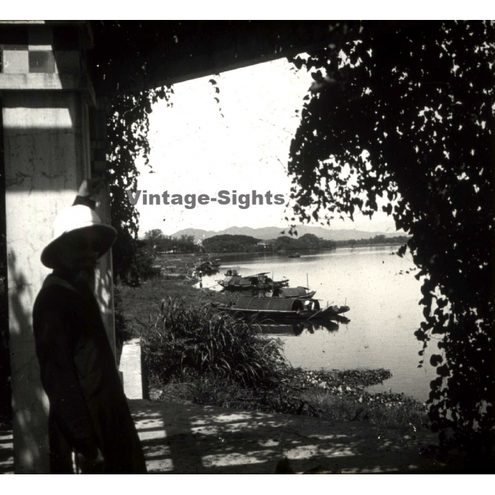 Hué / Vietnam: Missionary On Rivershore / Sampan (Vintage Stereo Glass Plate ~1920s/1930s)