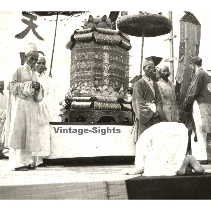 Indochina: Buddhist Ceremony *1 / Monks - Prayer Wheel (Vintage Glass Plate ~1920s/1930s)