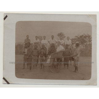 Kolonialherr In Push-Carry Trolley 2 / Belgian Congo (Vintage Photo B/W 1920s)
