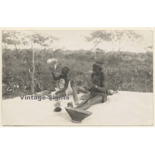 Orange Free State (South Africa): 2 Native Girls Pounding Corn / Ethnic (Vintage RPPC 1925)