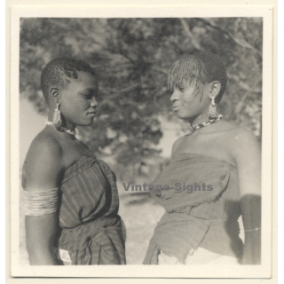 2 Pretty Shorthaired African Females In Traditional Clothing / Ethnic (Vintage Photo 1940s/1950s)