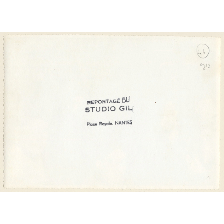 Group Of People In Front Of Cinzano Publicity Bus (Vintage Press Photo France ~1950s)