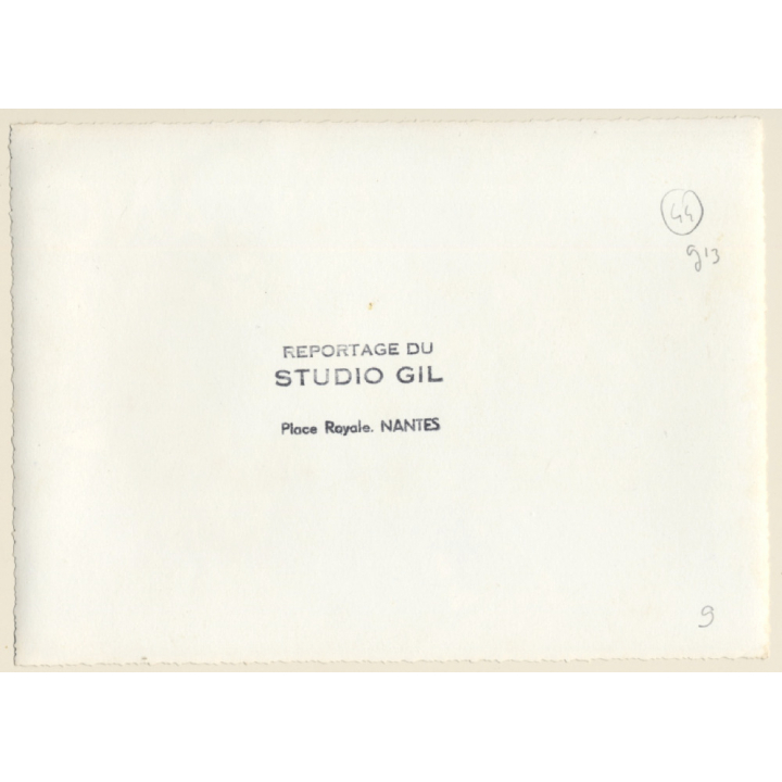 Group Of People In Front Of Cinzano Publicity Bus *2 (Vintage Press Photo France ~1950s)