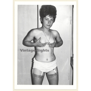 Erotic Study: Natural Shorthaired Topless Female Holds Boobs (Vintage Photo ~1950s/1960s)