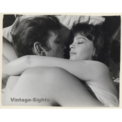 Leslie Caron & Tom Bell: The L-Shaped Room / Movie Still (Vintage Photo 1962)