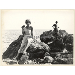 Susan Terry At Set Of Giulio Cesar Contro I Pirati / Movie Still (Vintage Photo 1962)