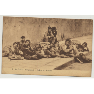 Napoli - Scugnizzi - Dolce Far Niente / Sweet Doing Nothing - Streetchildren (Vintage Postcard)