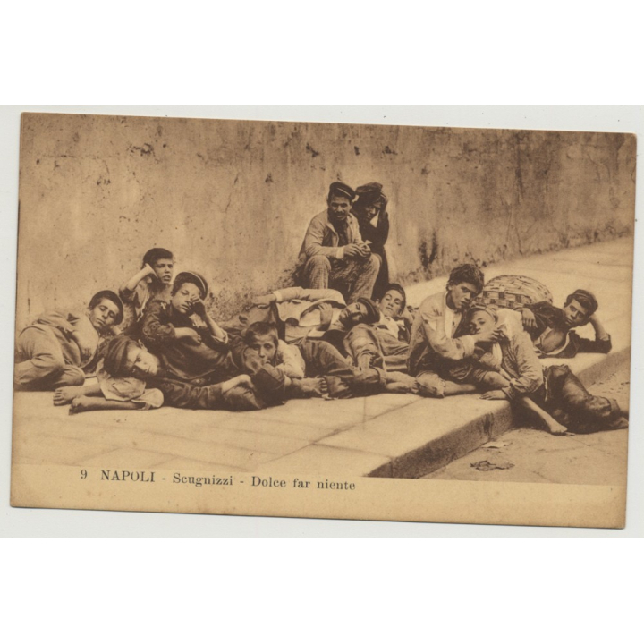 Napoli - Scugnizzi - Dolce Far Niente / Sweet Doing Nothing - Streetchildren (Vintage Postcard)