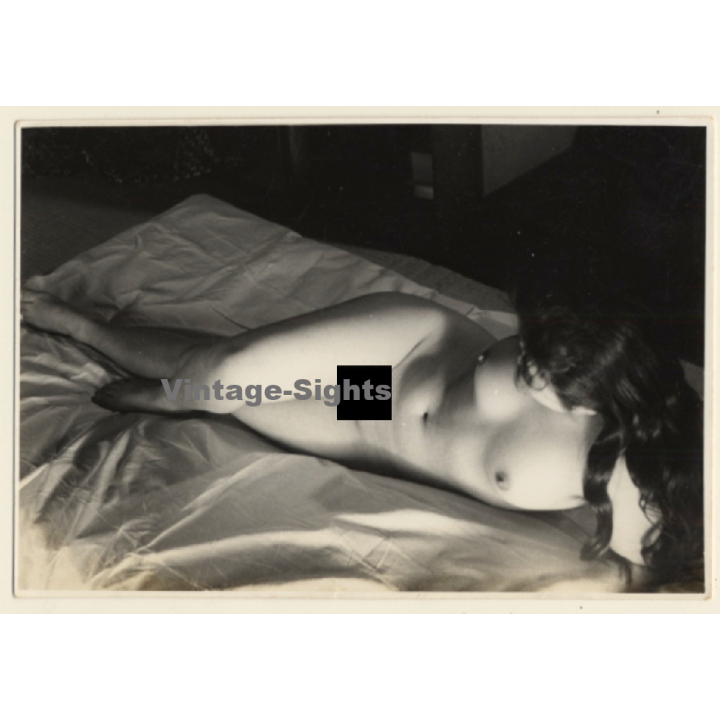 Erotic Study: Natural Nude Asian Female *2 (Vintage Photo ~1940s/1950s)