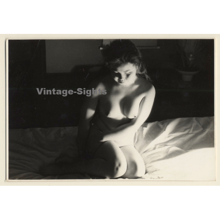 Erotic Study: Natural Nude Asian Female *5 (Vintage Photo ~1940s/1950s)