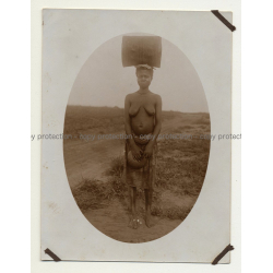 Topless Native African Woman / Head-carrying - Congo? (Vintage Photo 1920s/1930s)