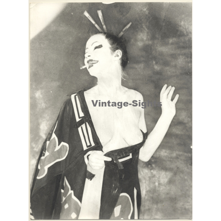 Erotic Study by Pjotr Van Moock: Nude Geisha *2 / Cigarette - Kimono (Vintage XL Photo 40 x 30 CM 1980s)