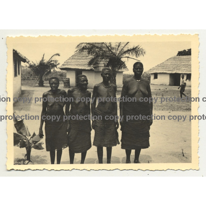 4 Older Native Women In Sarongs / Congo? (Vintage Photo B/W ~1930s/1940s)
