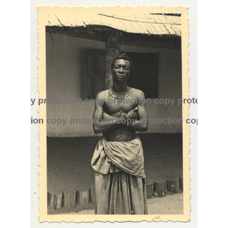 Beautiful Muscular African Guy In Sarong / Congo? (Vintage Photo B/W ~1930s/1940s)