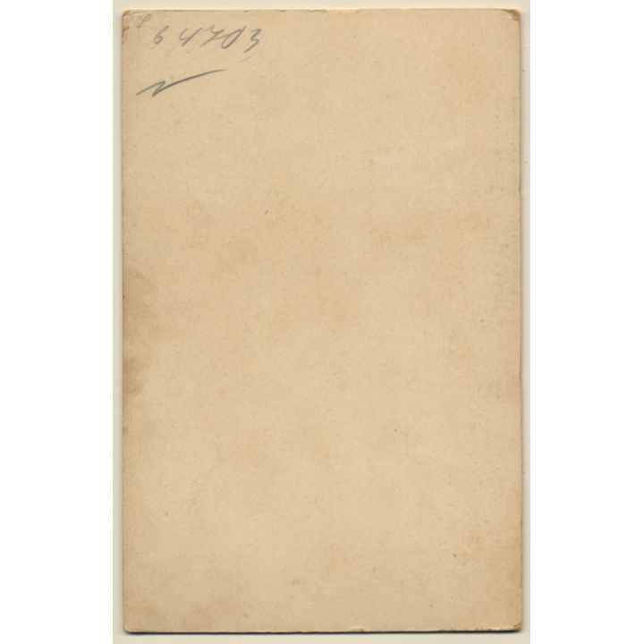 Globus Atelier / Berlin: Elegant Young Woman in Victorian Dress (Vintage Cabinet Card ~1900s/1910s)