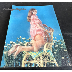 PK-267: Nude Kneeling On Chair / Pin-Up (Vintage 3D Stereo Effect Postcard Toppan ~1960s/1970s)