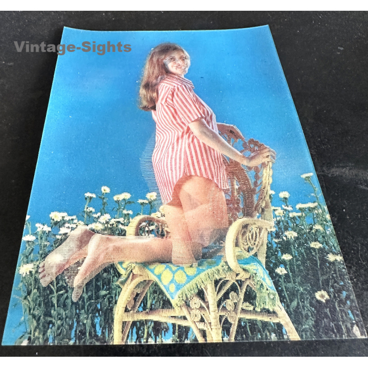 PK-267: Nude Kneeling On Chair / Pin-Up (Vintage 3D Stereo Effect Postcard Toppan ~1960s/1970s)