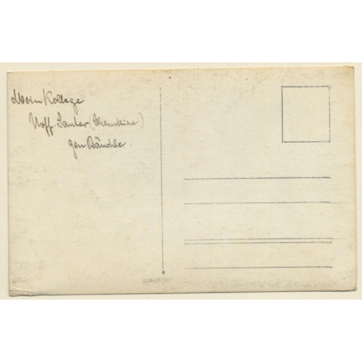 WW1: Deutscher Soldat auf Wiese (Vintage RPPC ~1910s)