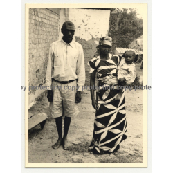 Congolese Family In Goma - Baby On Arm  (Vintage Photo B/W ~1950s)