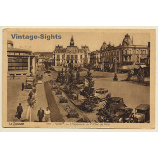 Vichy / France: L'Esplanade de l'Hotel de Ville (Vintage PC 1947)