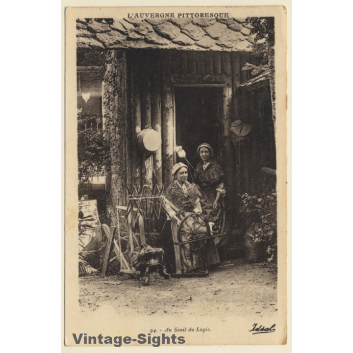 L'Auvergne Pittoresque: Au Seuil De Logis - Traditional Costume - Spinning Wheel (Vintage PC 1947)