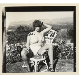 Erotic Study: Racy Busty Semi Nude Pin-up Outdoors*13 / Bra (Vintage Contact Sheet Photo 1970s/1980s)