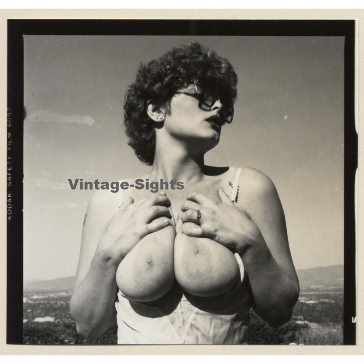 Erotic Study: Racy Busty Semi Nude Pin-up Outdoors*15 / Close-up Boobs (Vintage Contact Sheet Photo 1970s/1980s)