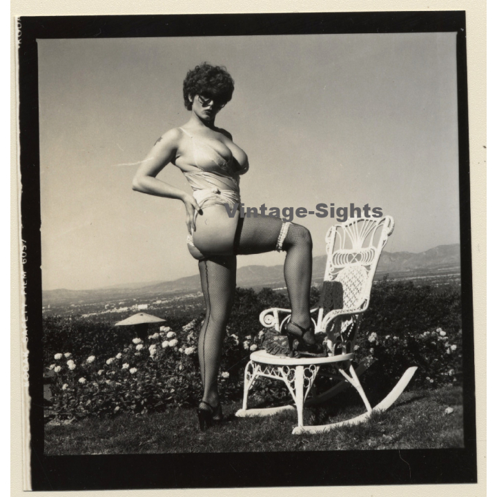Erotic Study: Racy Busty Semi Nude Pin-up Outdoors*21 / Rocking Chair (Vintage Contact Sheet Photo 1970s/1980s)