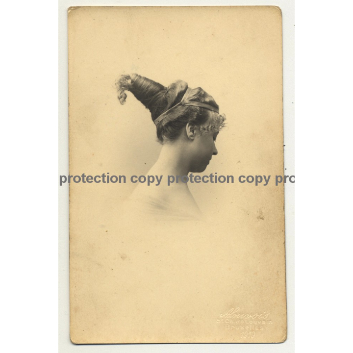 Woman W. Impressing Upstyle Hairstyle / Fashion (Vintage Postcard A. Louvois 1919)