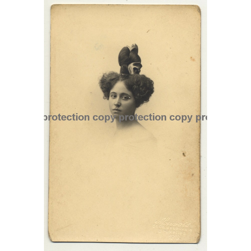 Woman W. Crazy Upstyle Hairstyle / Fashion (Vintage Postcard A. Louvois 1919)