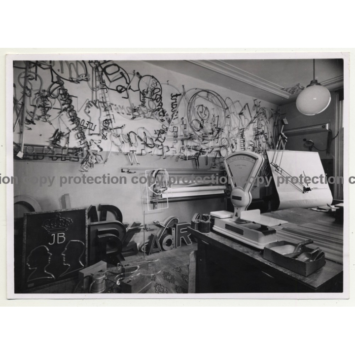 Neon Light Studio-Workshop / JB - Tubes (Vintage Photo B/W 1970s/1980s)