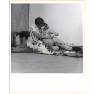 Artistic Erotic Couple Study *4: Embracing - Kissing (Vintage Photo KORENJAK 1960s/1970s)