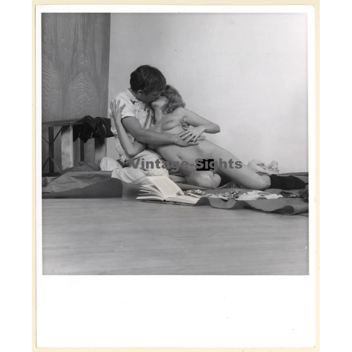 Artistic Erotic Couple Study *4: Embracing - Kissing (Vintage Photo KORENJAK 1960s/1970s)