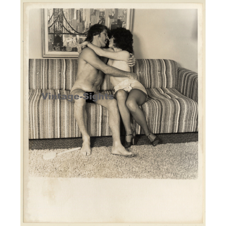 Artistic Erotic Couple Study *11: Embracing & Kissing On Couch (Vintage Photo KORENJAK 1960s/1970s)