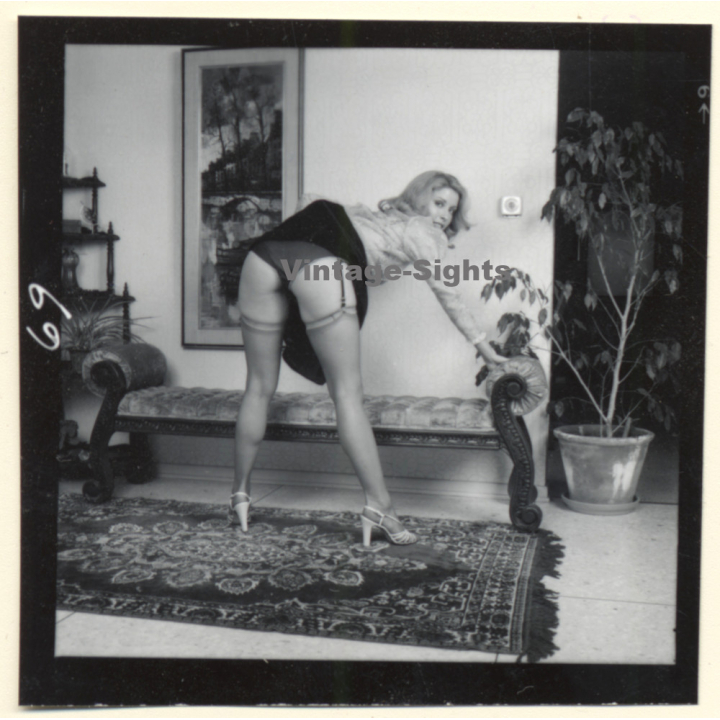 Erotic Study: Semi Nude Blonde Pin-Up Judy Moore*9 / Butt (Vintage Contact Sheet Photo 1970s/1980s)