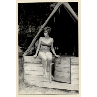 Pretty Brunette Pin-Up Girl In Bikini*1 / Beehive (Vintage Photo Czechia ~1960s)