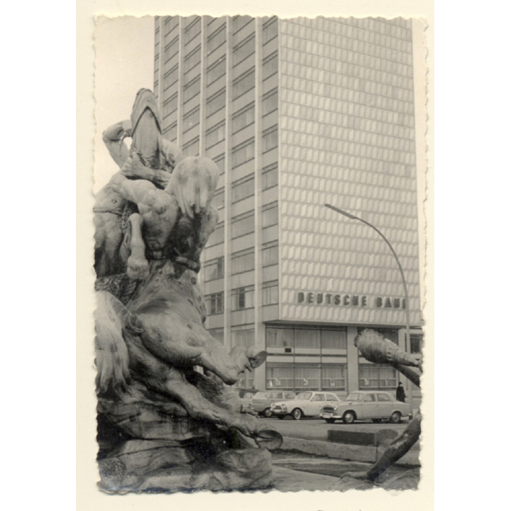 Hamburg Altona: Deutsche Bank Hochhaus & Stuhlmannbrunnen (Vintage Photo ~1960s)