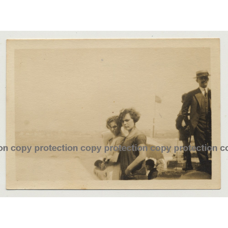 Coruña / Spain: 2 Sulky Girls At Beach / Niñas Malhumoradas En La Playa (Vintage Photo ~1930s)